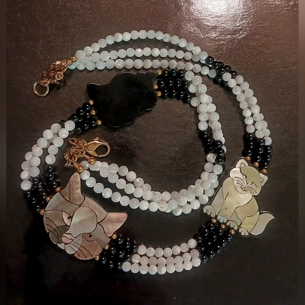 Rare VTG 1980s 1990s LEE SANDS Mother of Pearl Beaded Three Strand Cat Necklace